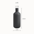 Matte bud vase in low-saturation colors
